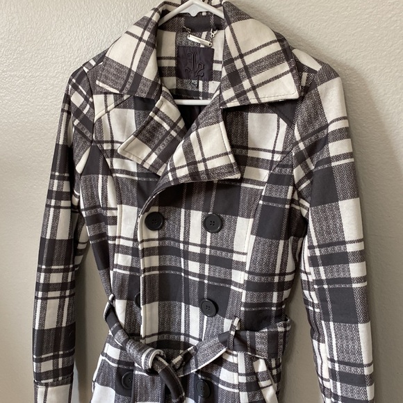 Adorable Spring Jacket 🌸 - Picture 2 of 5